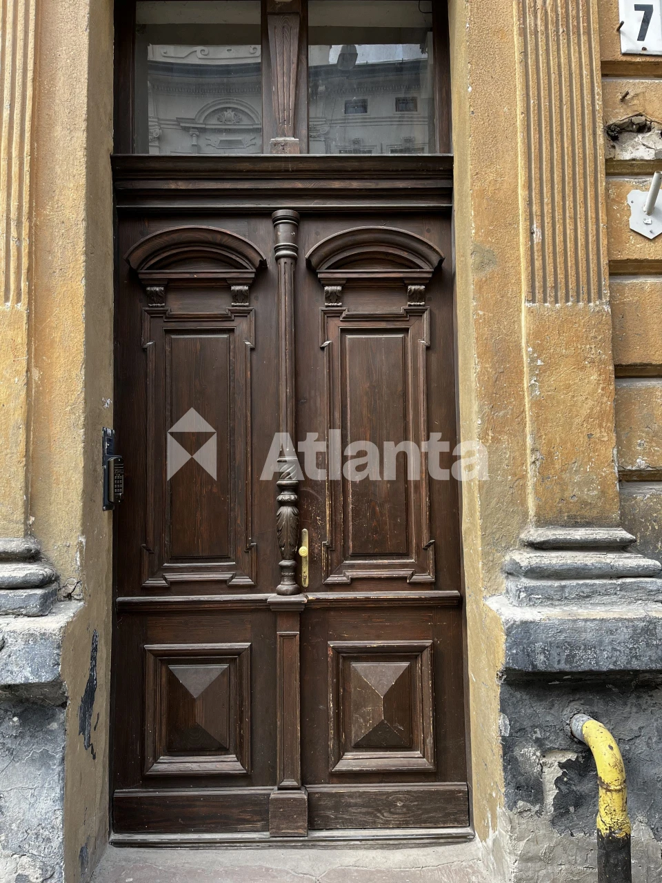 Sale of a 3-room apartment on Kotlary Street, 1st floor.
