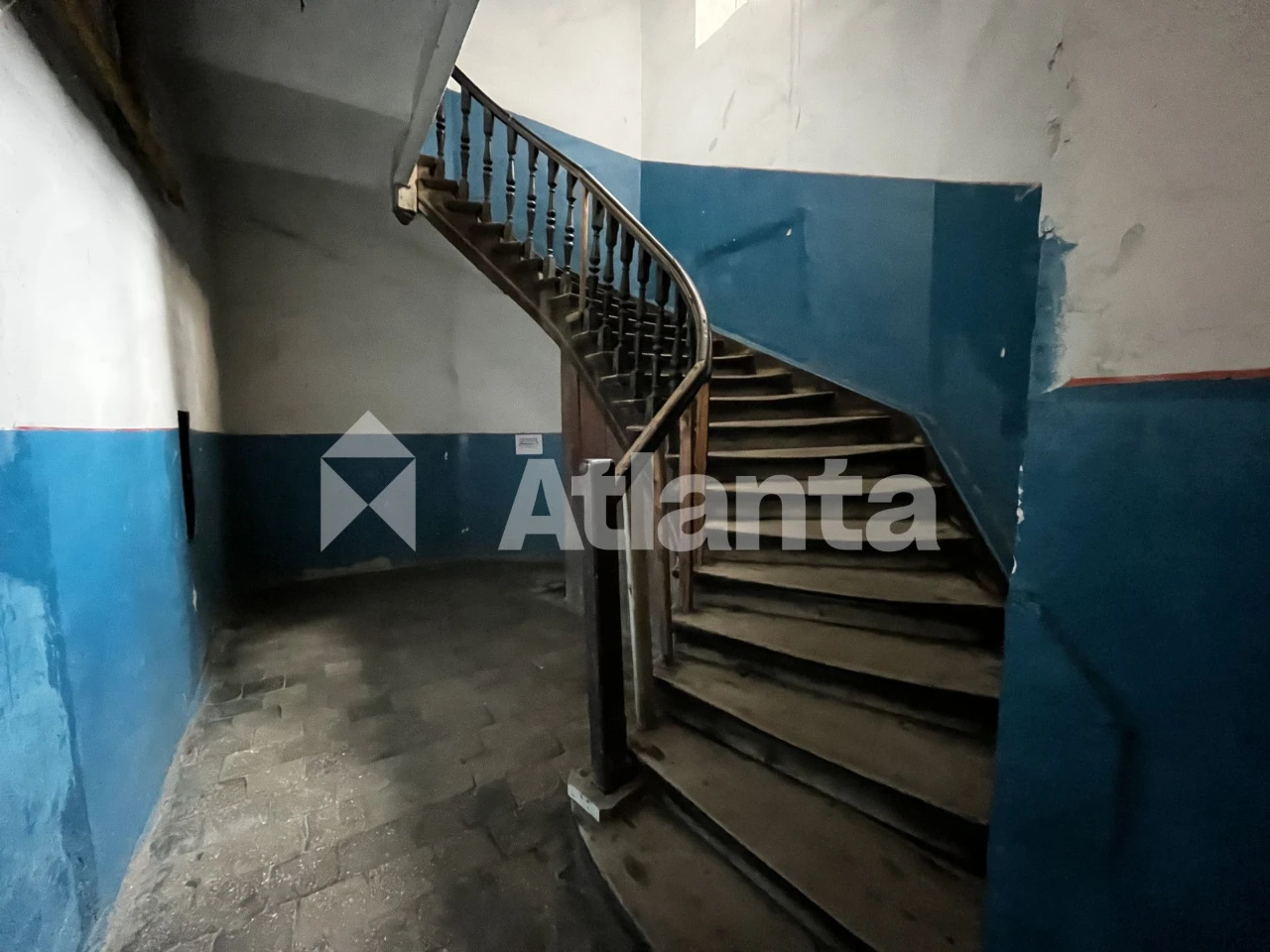 Sale of a 3-room apartment on Kotlary Street, 1st floor.