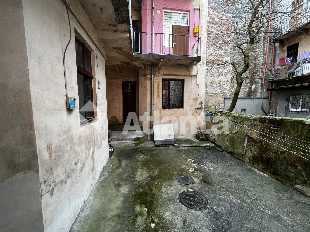 Sale of a 3-room apartment on Kotlary Street, 1st floor.