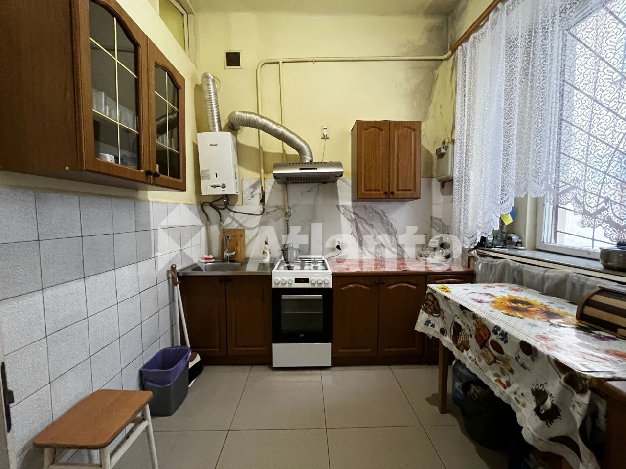Sale of a 3-room apartment on Kotlary Street, 1st floor.