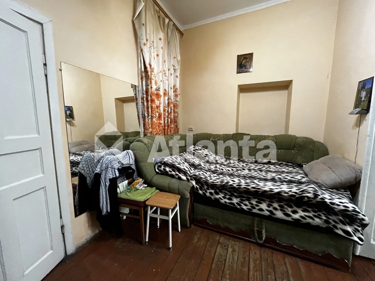 Sale of a 3-room apartment on Kotlary Street, 1st floor.