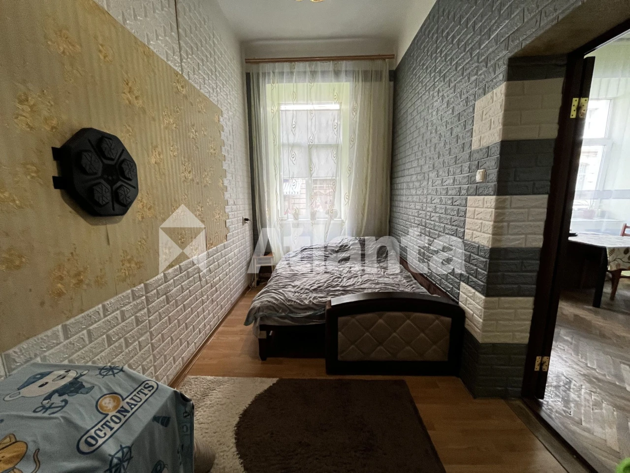 Sale of a 3-room apartment on Kotlary Street, 1st floor.