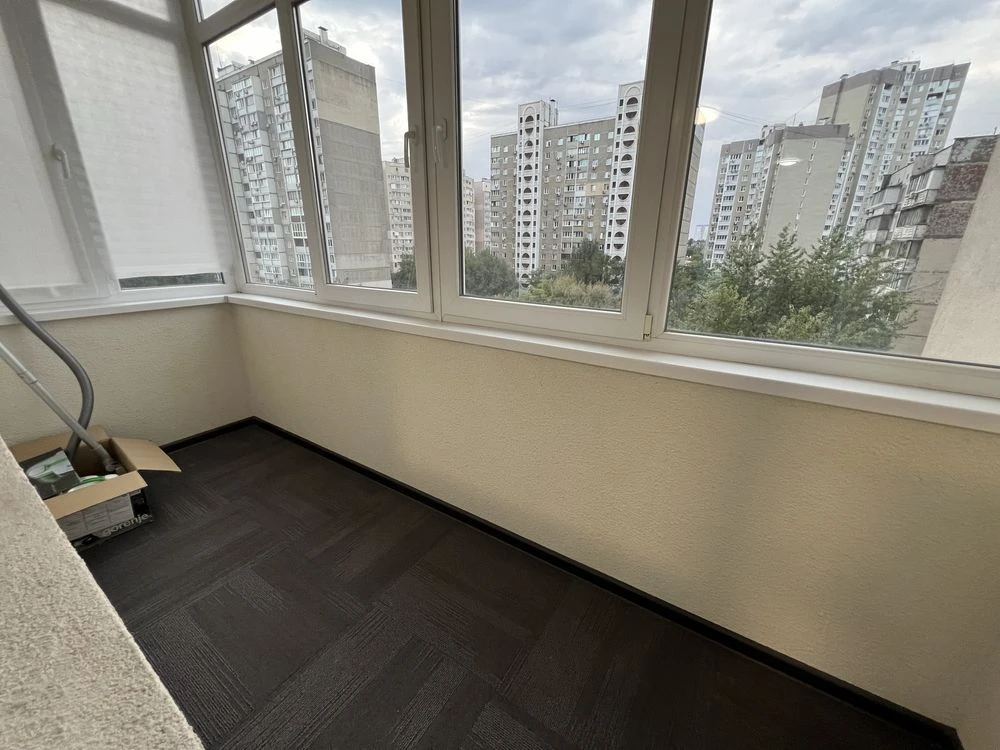 Продается студия Киев ЖК Караваєві дачі проспект Тракторостроителей