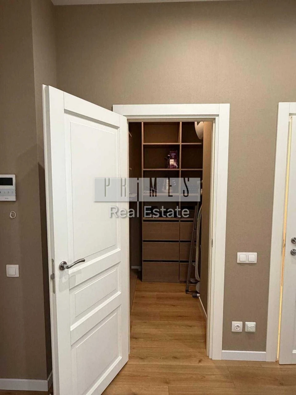 Предлагается продажа 2-комнатной квартиры площадью 82 м² в престижном ЖК «Новопечерские Липки»