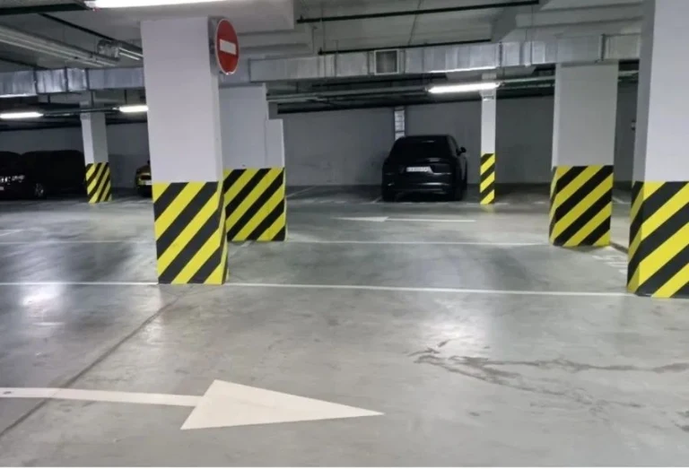 Apartment for Sale: Parking Space in ЖК Славутич 1