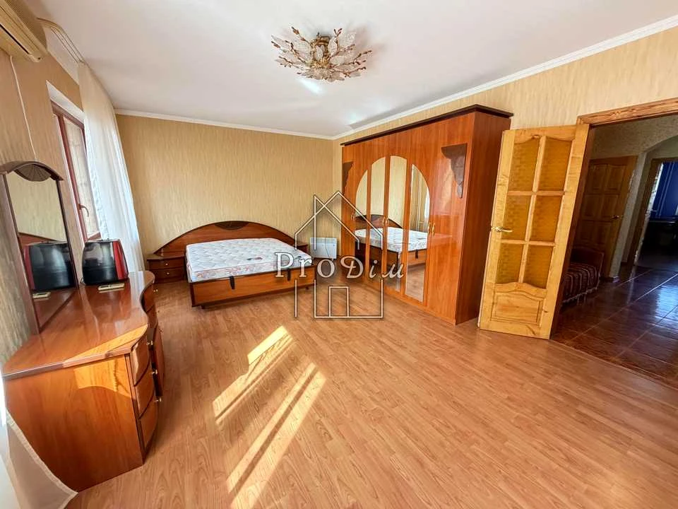 Квартира. Киев, ул. Анны Ахматовой