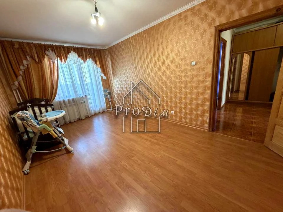 Квартира. Киев, ул. Анны Ахматовой