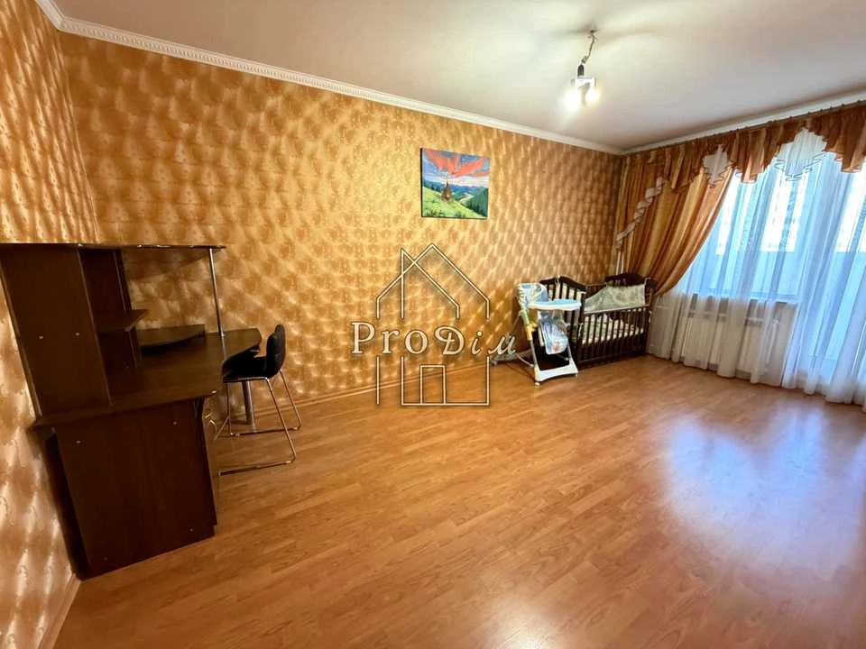 Квартира. Киев, ул. Анны Ахматовой