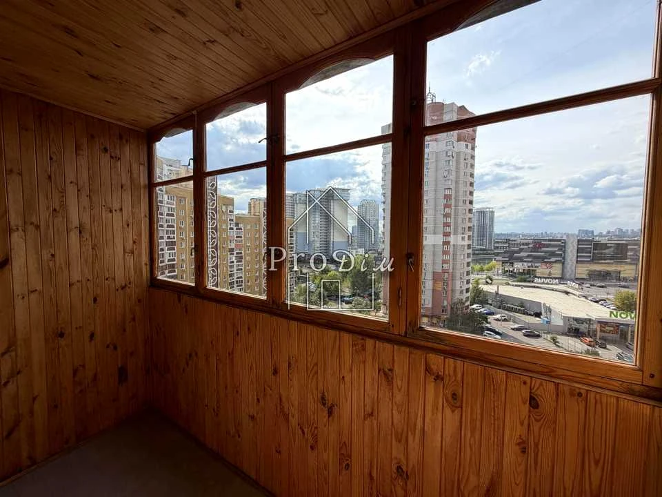 Квартира. Киев, ул. Анны Ахматовой