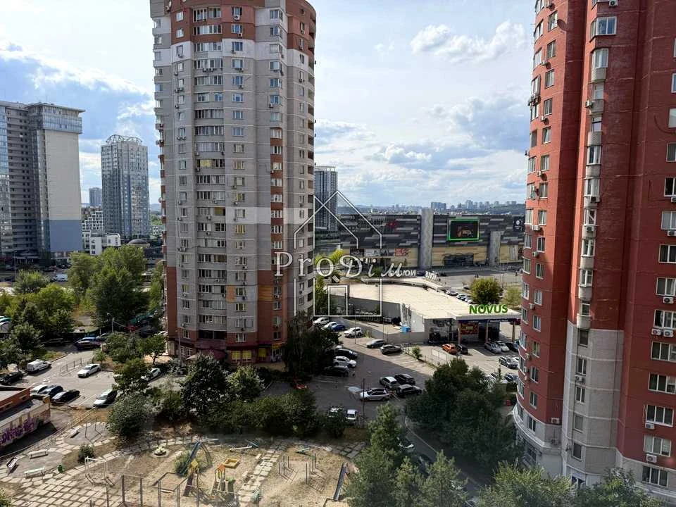 Квартира. Киев, ул. Анны Ахматовой