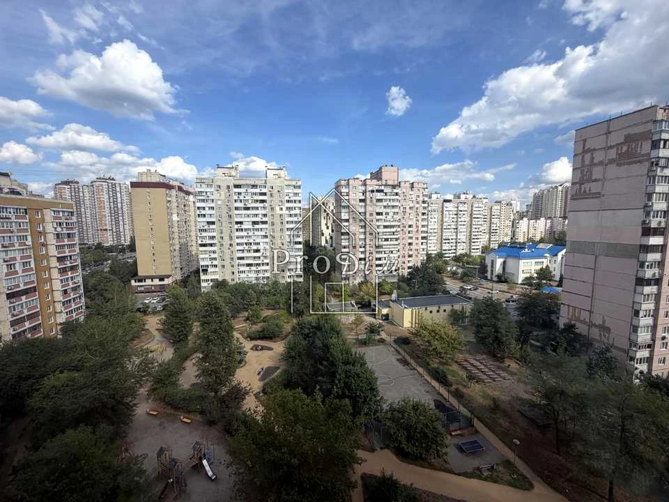 Квартира. Киев, ул. Анны Ахматовой