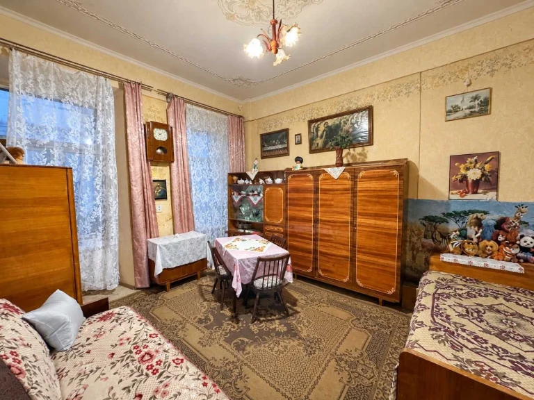 Sale of Apartment/Commercial Space on Doroshenka Street