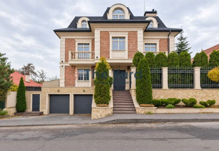 Sale of a new 4-level house, 570.6 m², Tovarna Street, 6