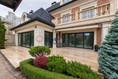 Sale of a new 4-level house, 570.6 m², Tovarna Street, 6