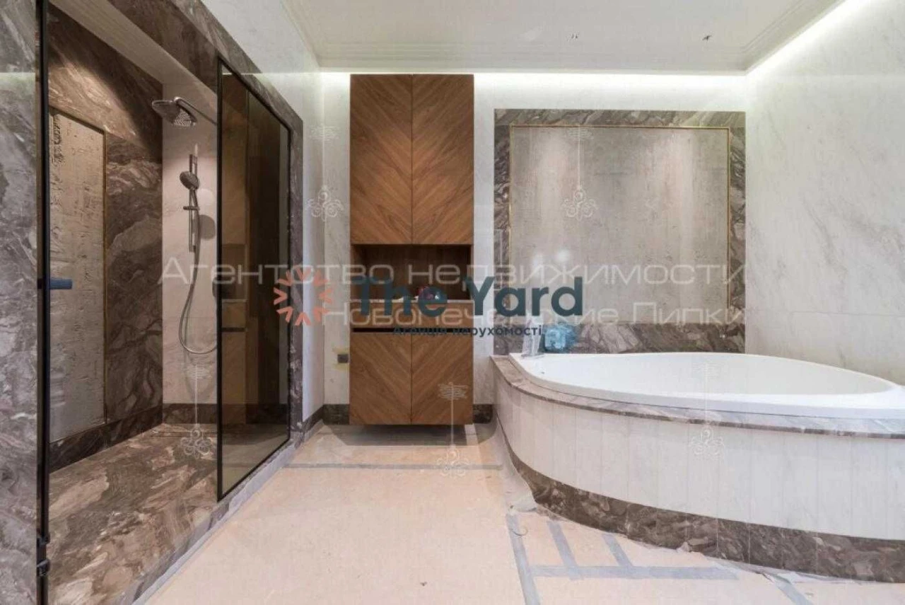 Sale of a new 4-level house, 570.6 m², Tovarna Street, 6