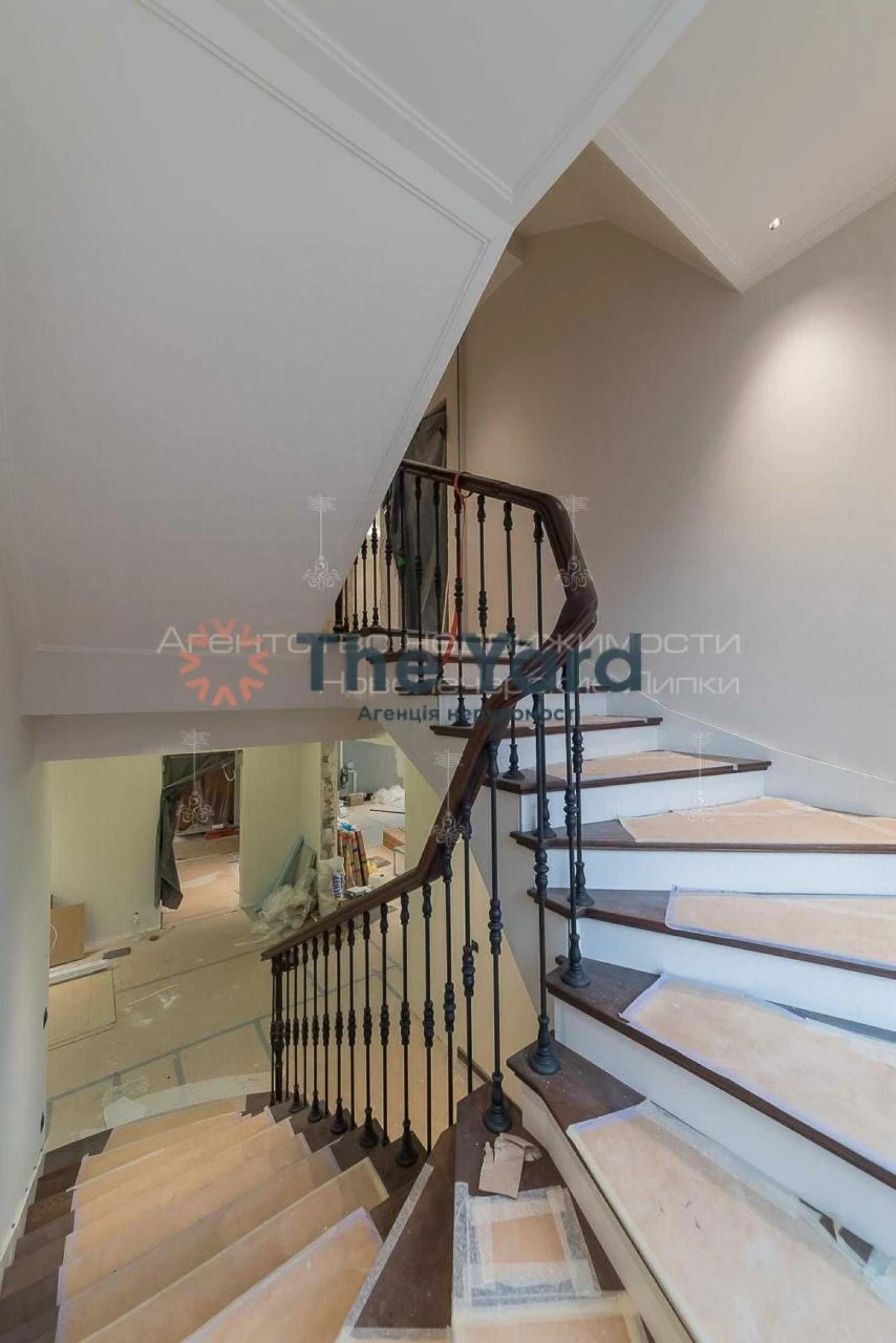 Sale of a new 4-level house, 570.6 m², Tovarna Street, 6