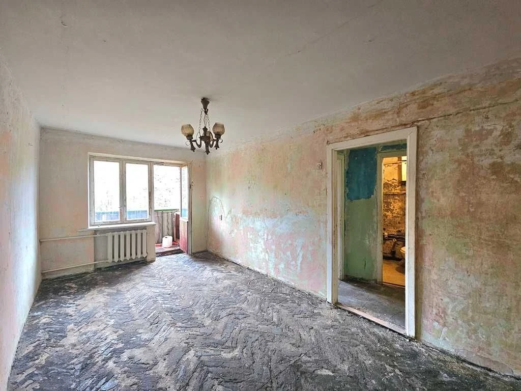 Без комиссии. Продается 2-комнатная квартира 45 м². Под капремонт.