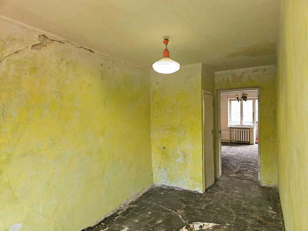 Без комиссии. Продается 2-комнатная квартира 45 м². Под капремонт.