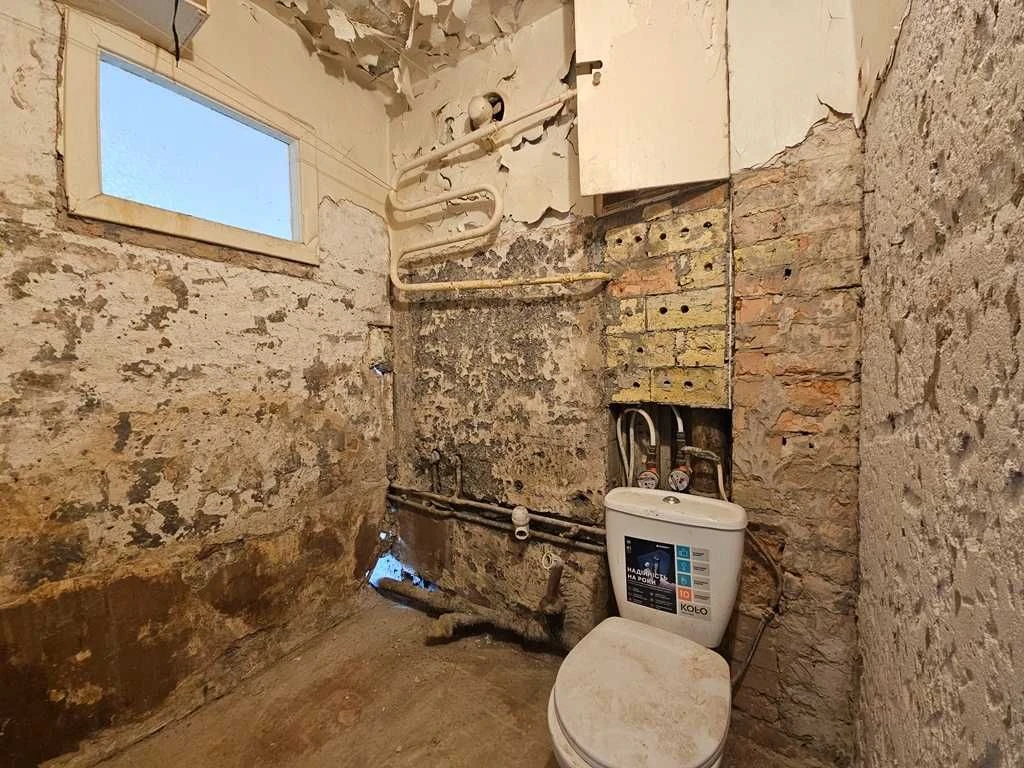 Без комиссии. Продается 2-комнатная квартира 45 м². Под капремонт.