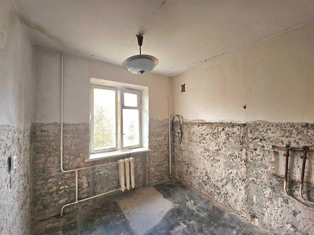 Без комиссии. Продается 2-комнатная квартира 45 м². Под капремонт.