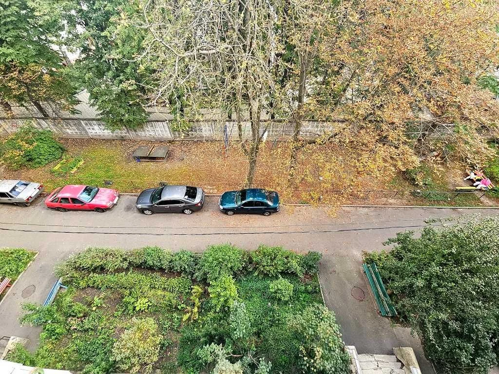 Без комиссии. Продается 2-комнатная квартира 45 м². Под капремонт.