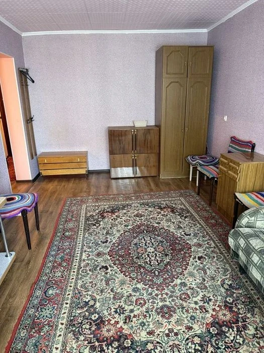 S For sale: 1-room studio apartment with its own bathroom and mini kitchen