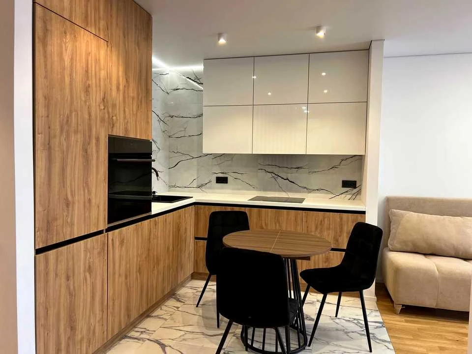 Apartment. Ivano-Frankivsk, Vovnynetska st.