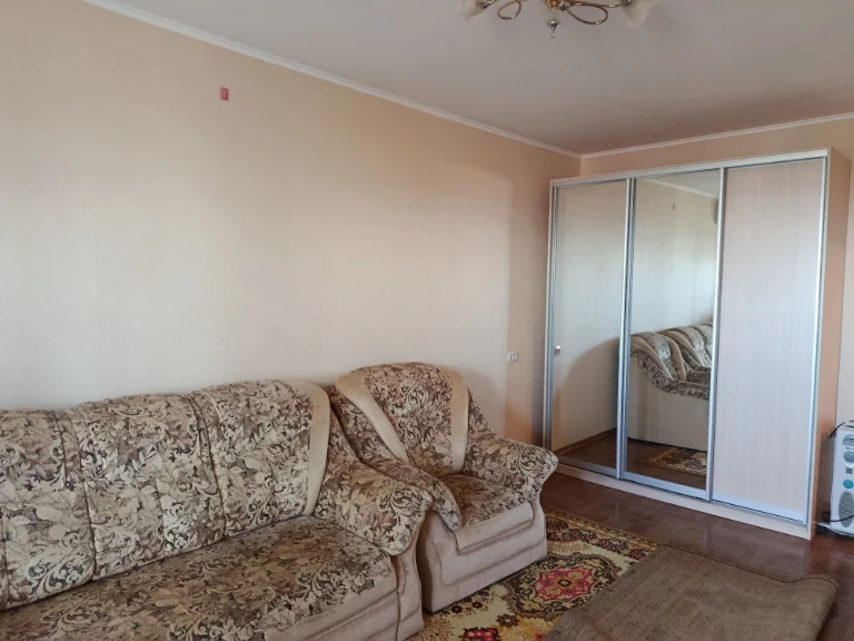 продаю 2к район ЮТЗ
