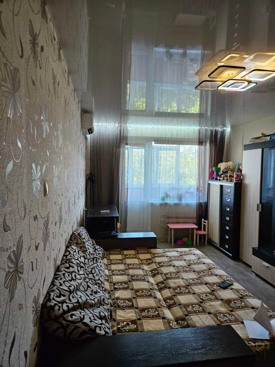 Продається квартира 2 кімнат біля метро Спортивна