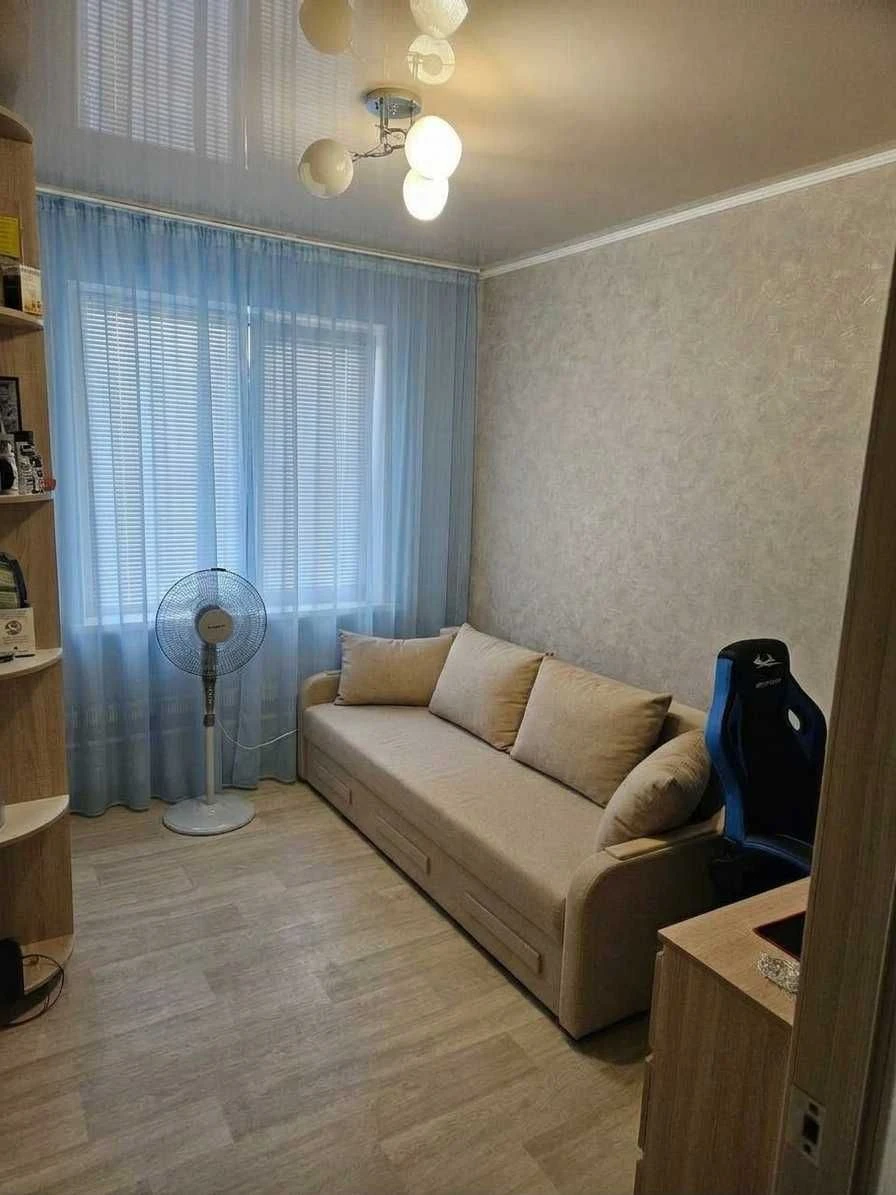 Продається квартира 2 кімнат біля метро Спортивна