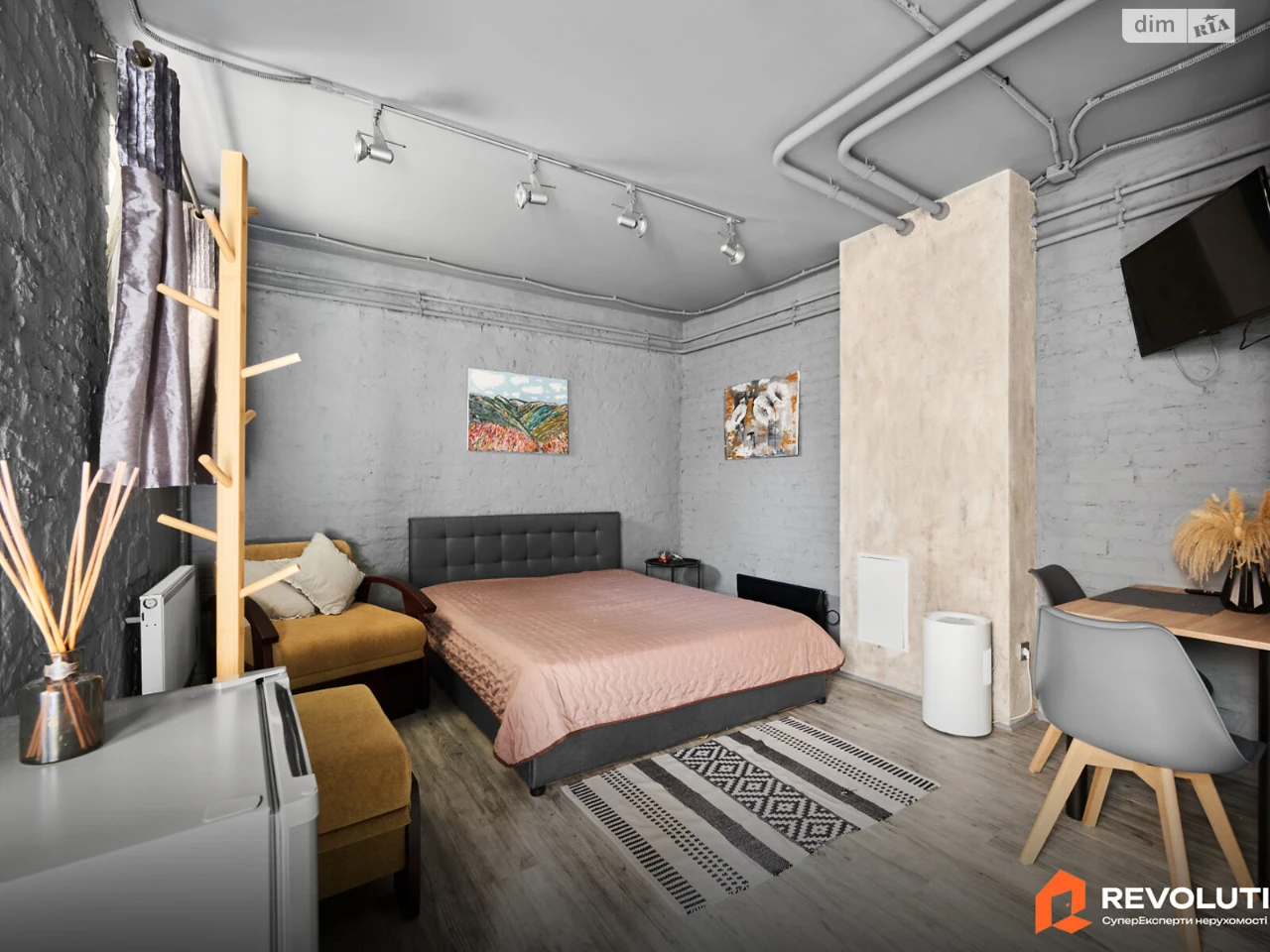 Apartment for Sale: Podil