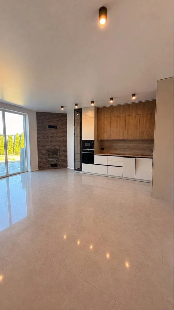 Продаж кутового таунхауса 130 м² з гаражем та ділянкою 3 сот