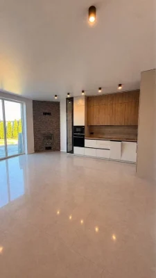 Продаж кутового таунхауса 130 м² з гаражем та ділянкою 3 сот