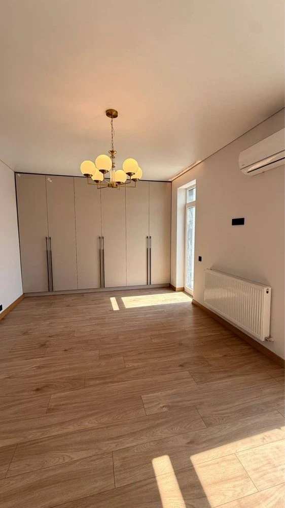 Продаж кутового таунхауса 130 м² з гаражем та ділянкою 3 сот