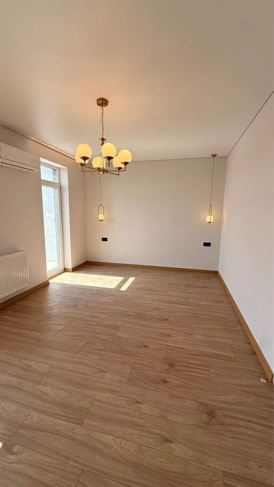 Продаж кутового таунхауса 130 м² з гаражем та ділянкою 3 сот