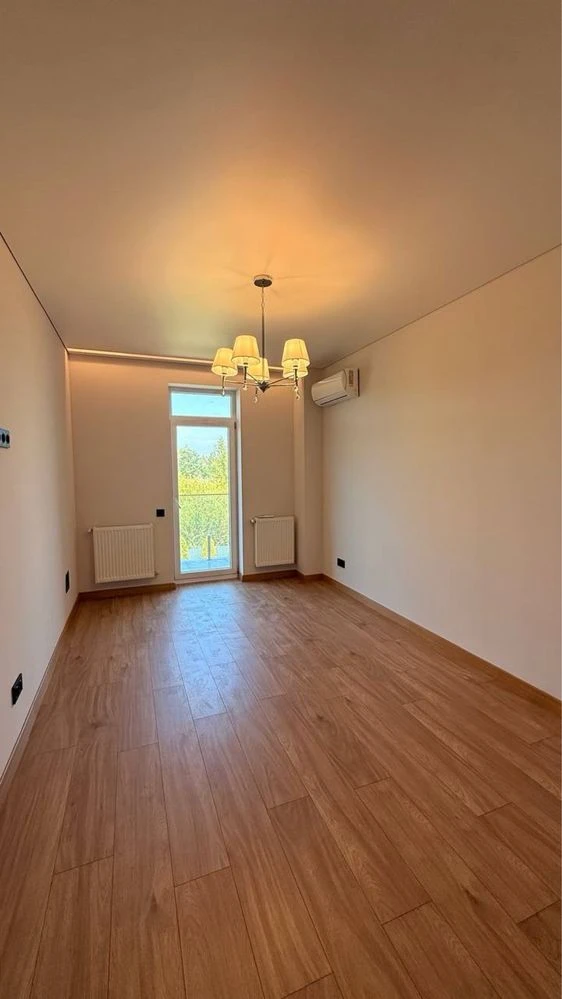 Продаж кутового таунхауса 130 м² з гаражем та ділянкою 3 сот
