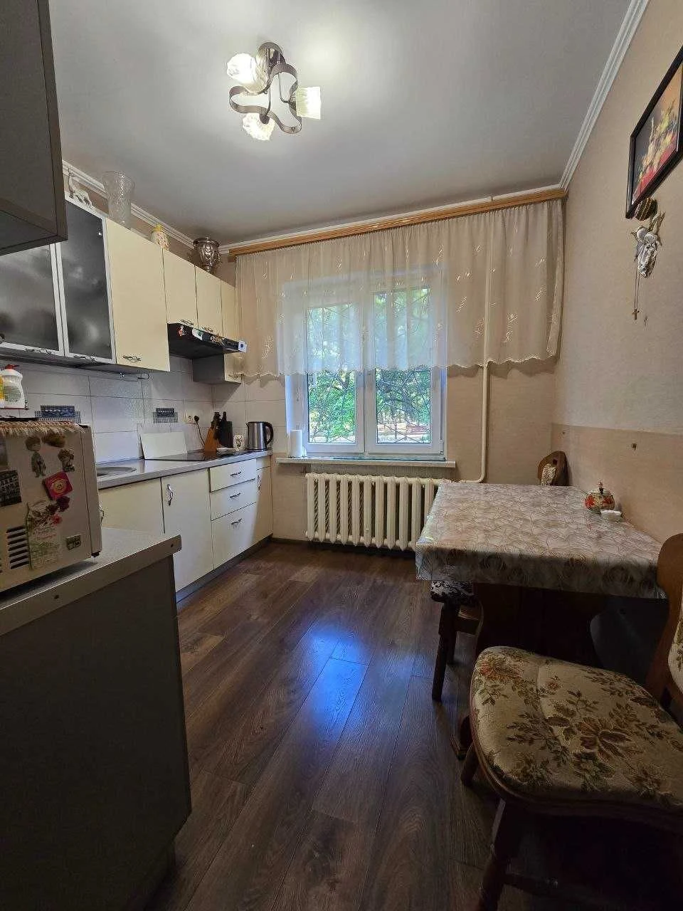 Продам 2-ком квартиру на Крымском бульваре . Высокий 1 этаж!