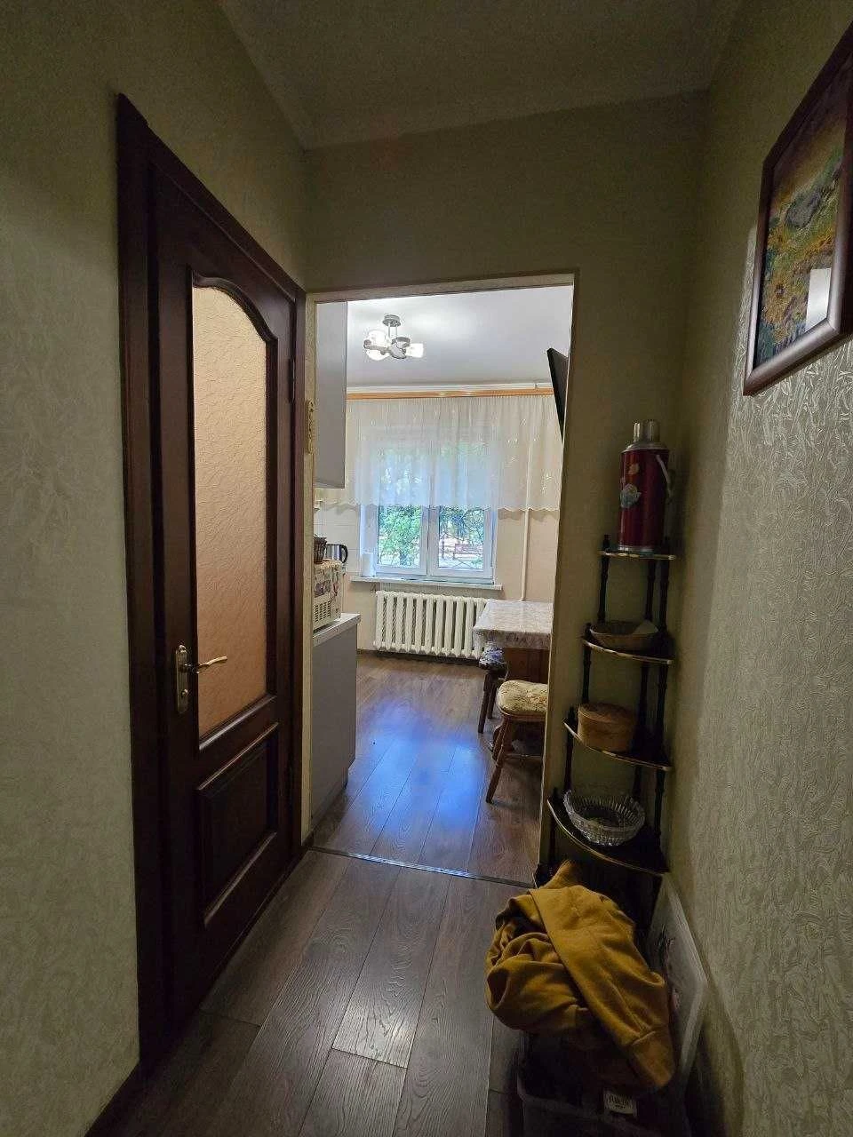 Продам 2-ком квартиру на Крымском бульваре . Высокий 1 этаж!