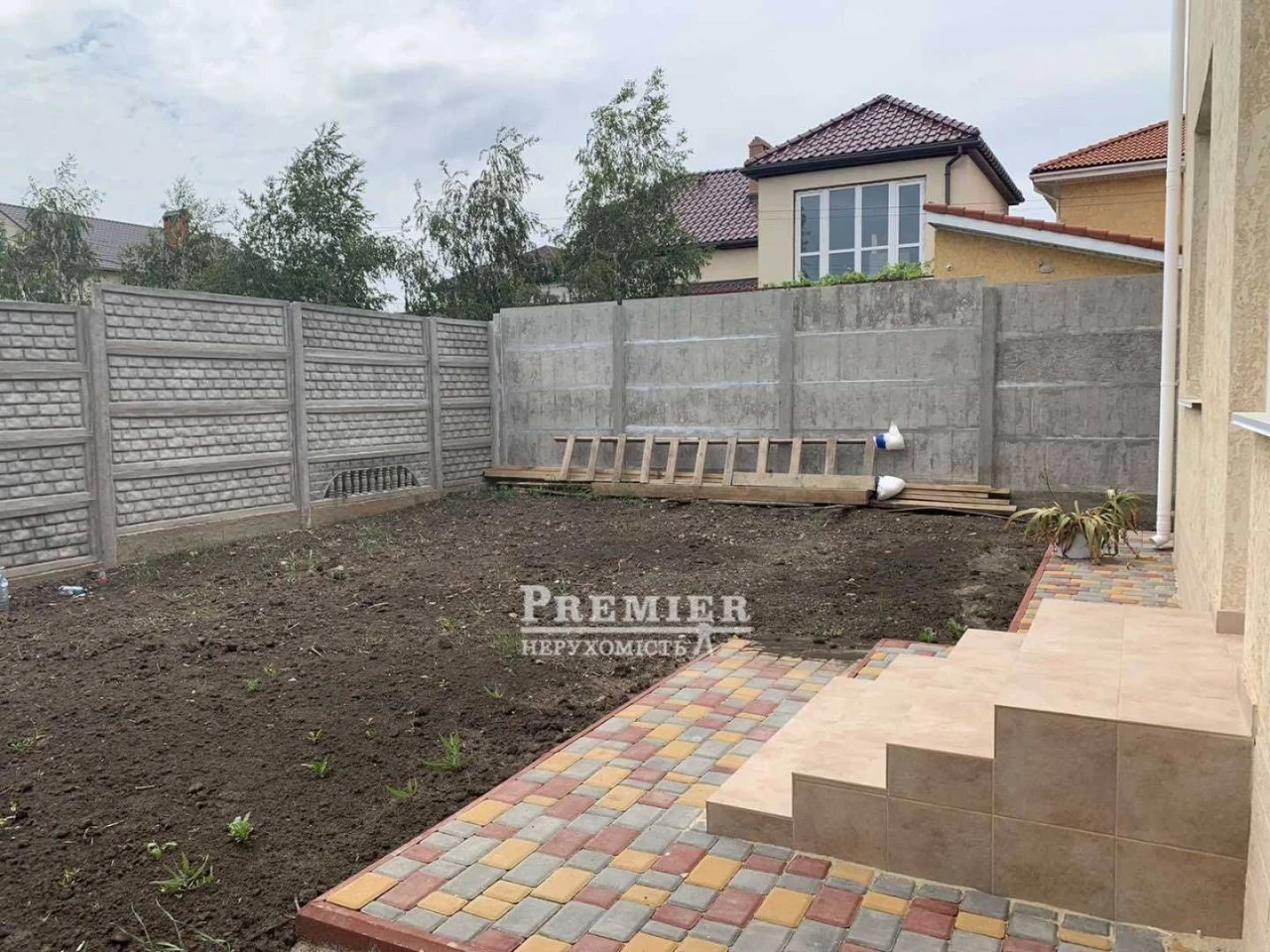 House 107 m²/ Red Village