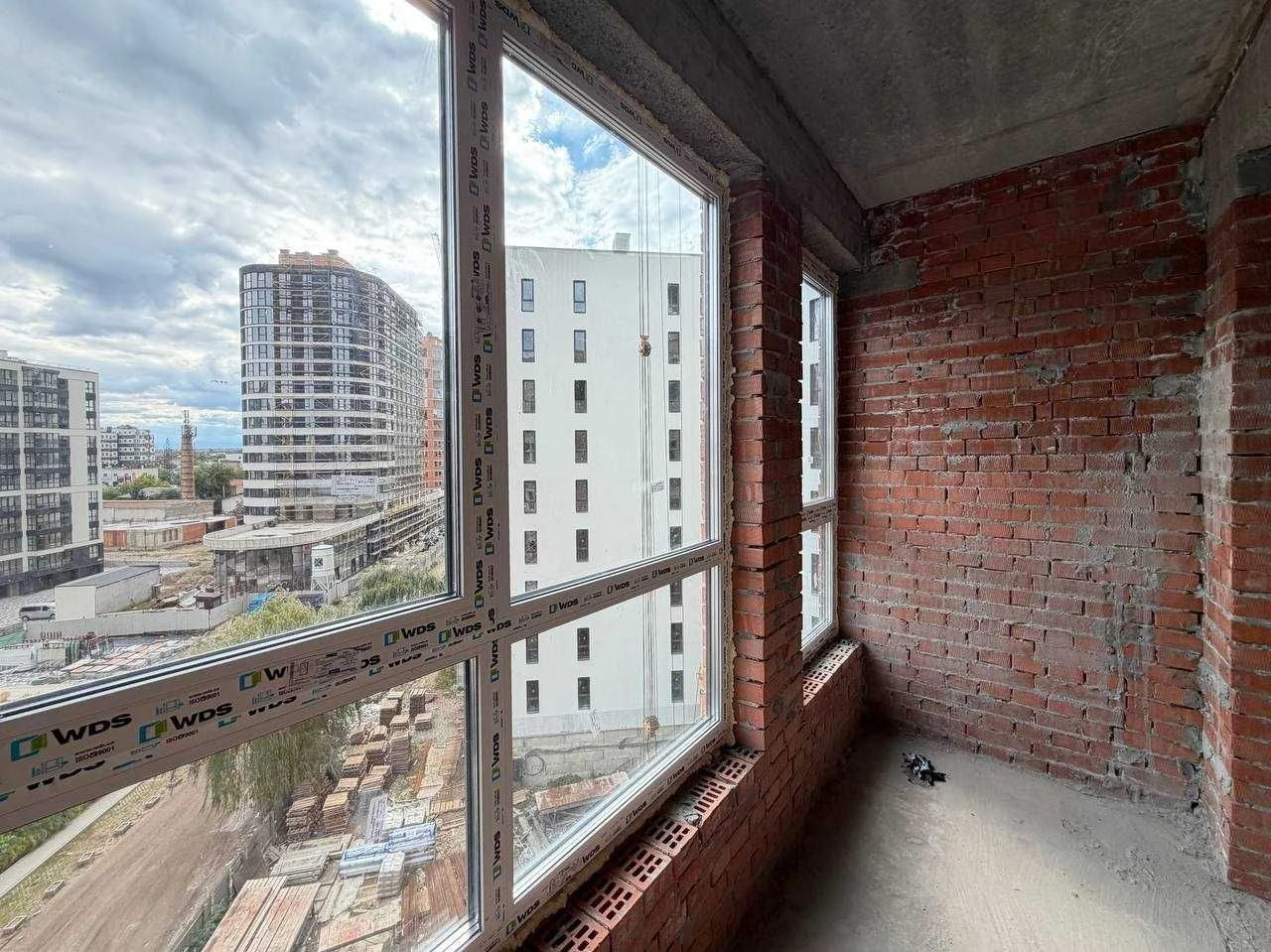 One-bedroom apartment for renovation near the city lake.