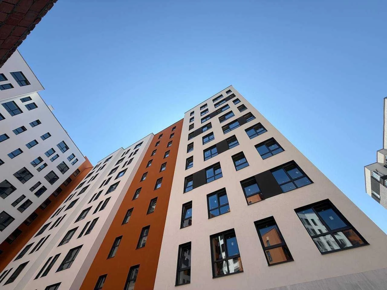 One-bedroom apartment for renovation near the city lake.