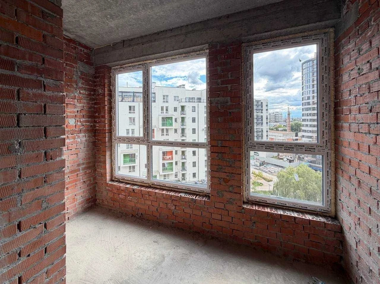 One-bedroom apartment for renovation near the city lake.