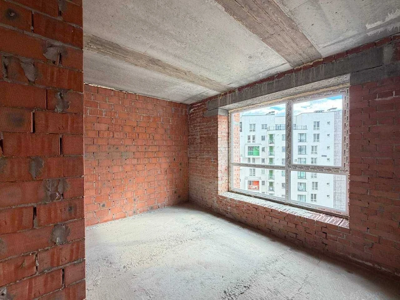 One-bedroom apartment for renovation near the city lake.
