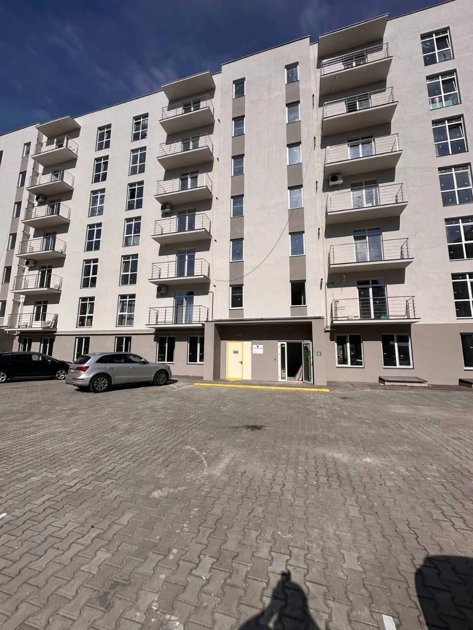 Sale of a two-bedroom apartment on Bogomoltsa Street