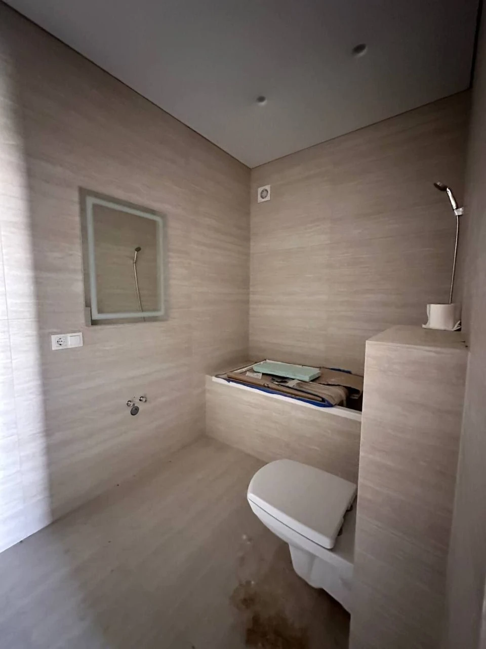 Sale of a two-bedroom apartment on Bogomoltsa Street