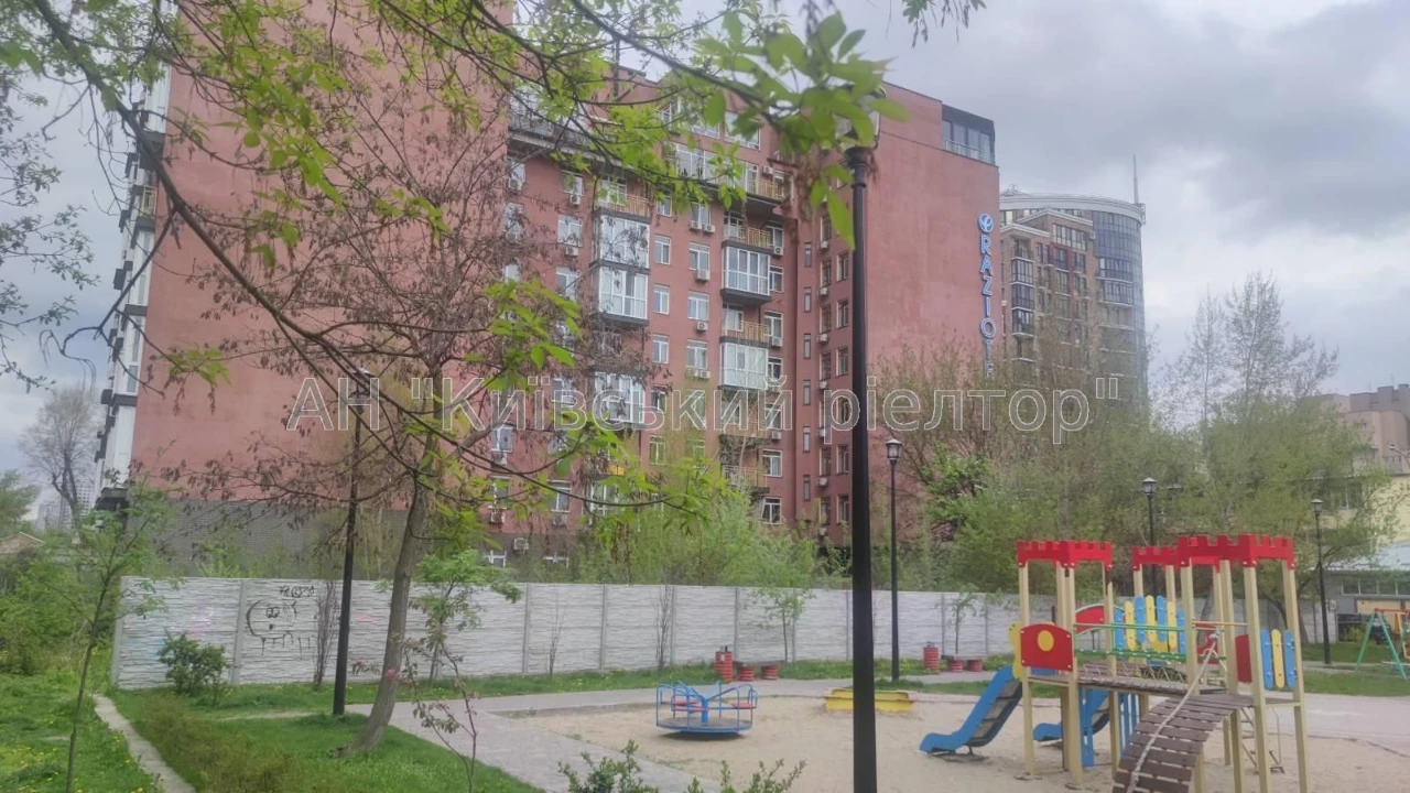 Продам ділянку під житлову забудову. вул. Ямська 54.