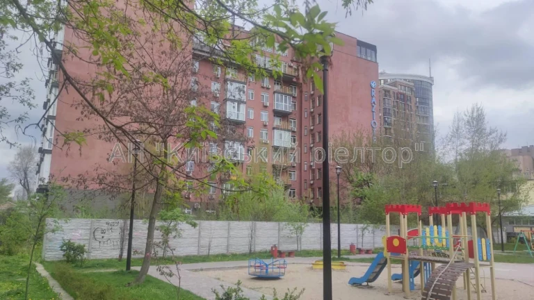 Продам ділянку під житлову забудову. вул. Ямська 54.