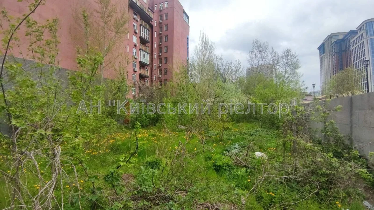 Продам ділянку під житлову забудову. вул. Ямська 54.