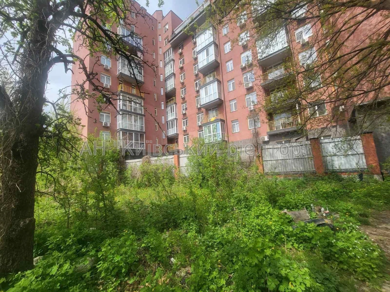 Продам ділянку під житлову забудову. вул. Ямська 54.