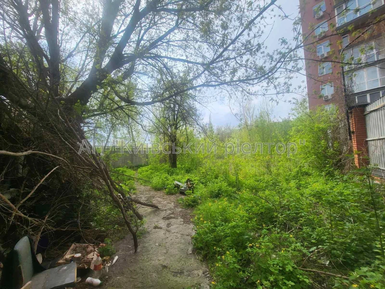 Продам ділянку під житлову забудову. вул. Ямська 54.
